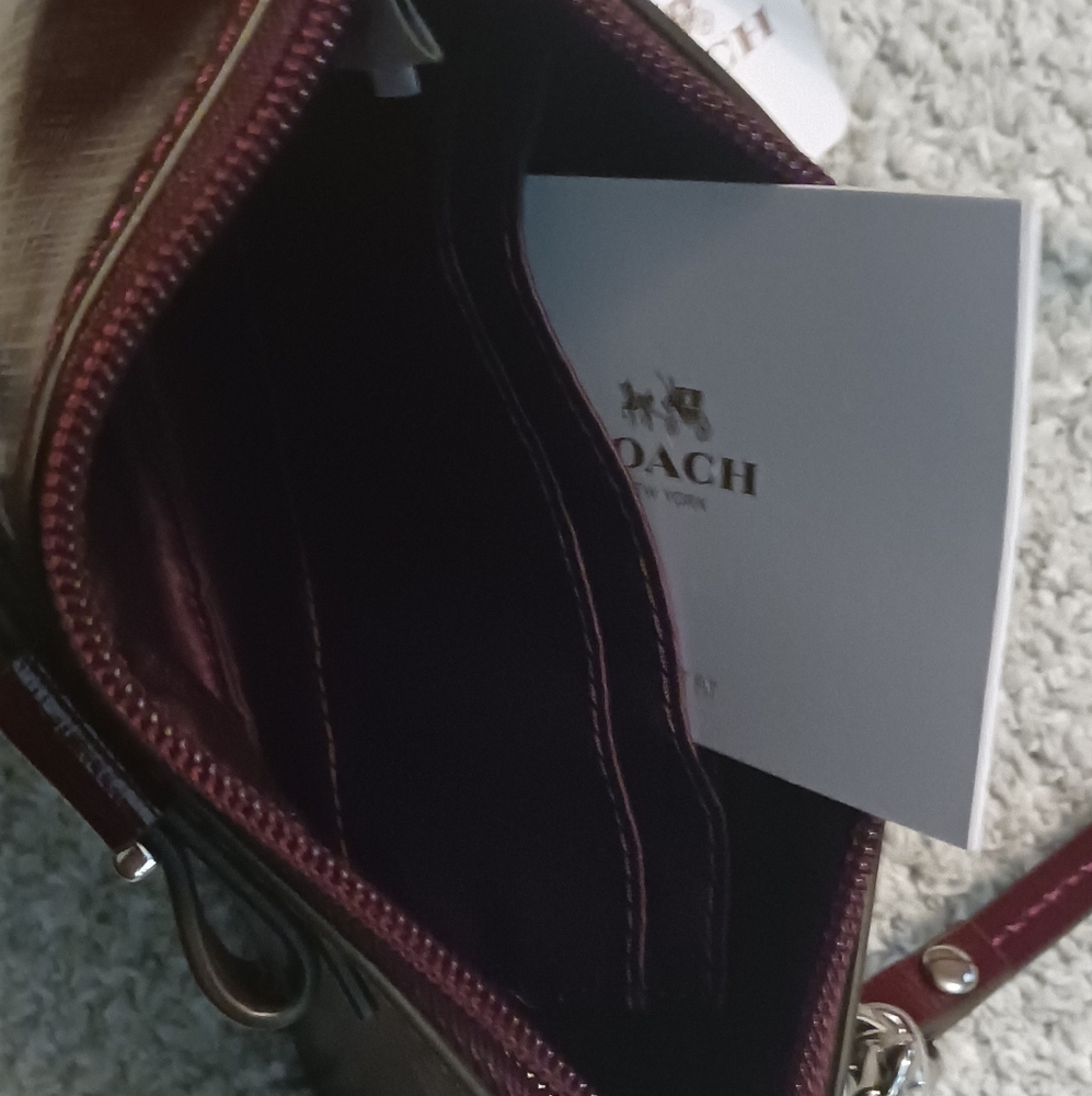 👛 Coach Wristlet - Picture 6 of 11